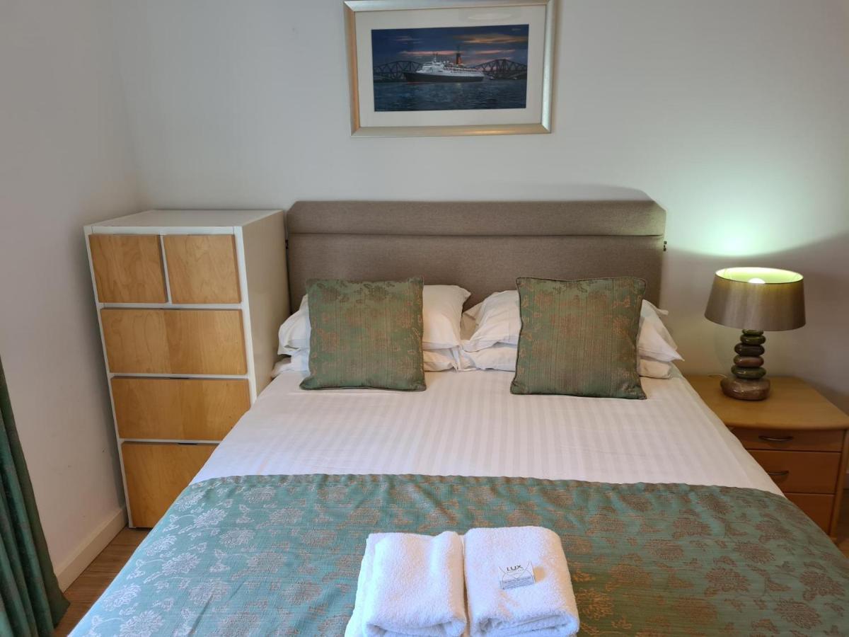 The Park - Holyrood Road With Free Parking Apartment Edinburgh Bagian luar foto