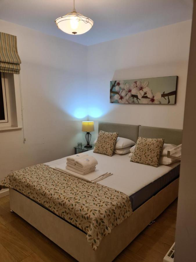 The Park - Holyrood Road With Free Parking Apartment Edinburgh Bagian luar foto